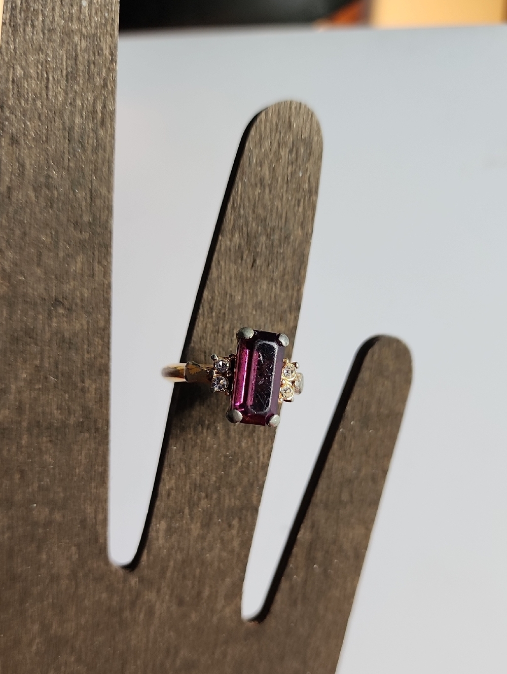 Vintage Elegant Purple Stone Gold Ring with Accent Stones